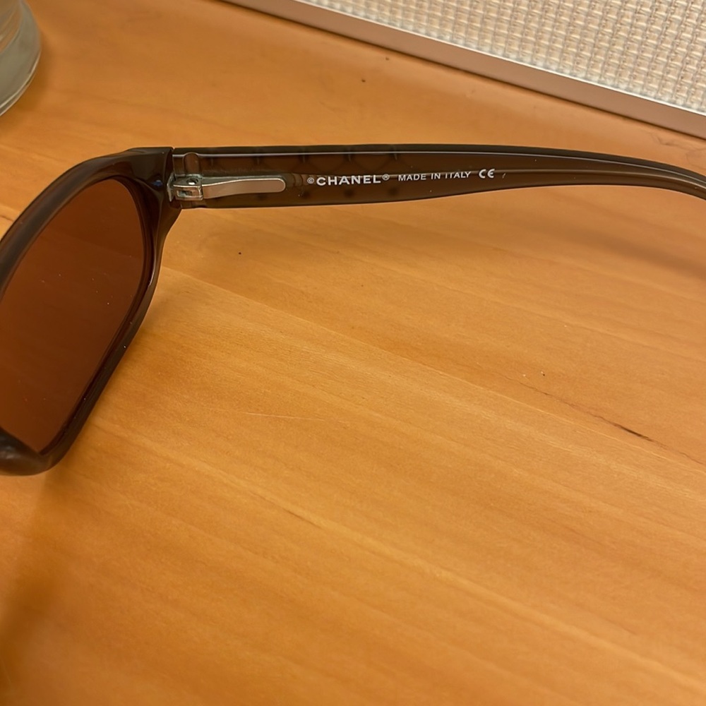 CHANEL Black Oval Sunglasses with Dark Brown Lenses - Picture 3 of 7